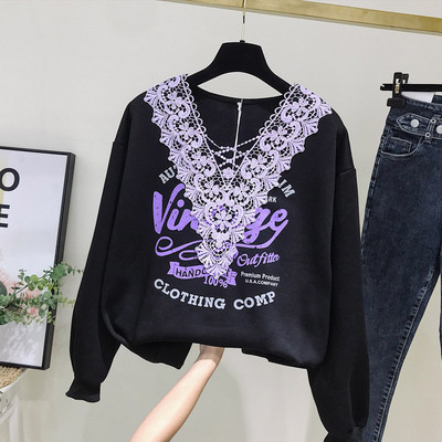 Bluză de damă modernă cu aplicație și decolteu spitz în maro și negru