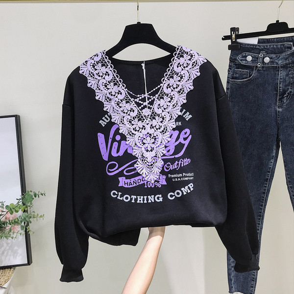 Bluză de damă modernă cu aplicație și decolteu spitz în maro și negru