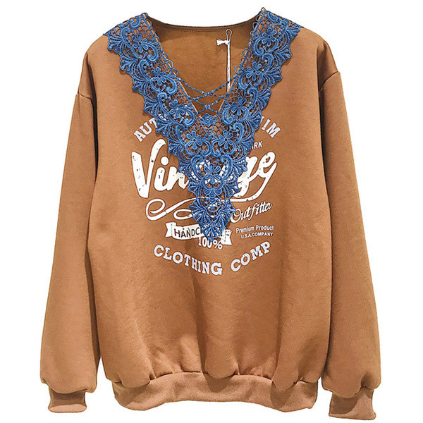 Bluză de damă modernă cu aplicație și decolteu spitz în maro și negru