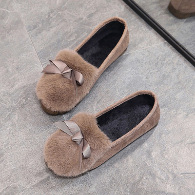 Öko velúrból készült modern női mokaszinok barna és fekete pehelyszínnel