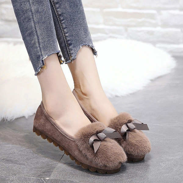 Öko velúrból készült modern női mokaszinok barna és fekete pehelyszínnel