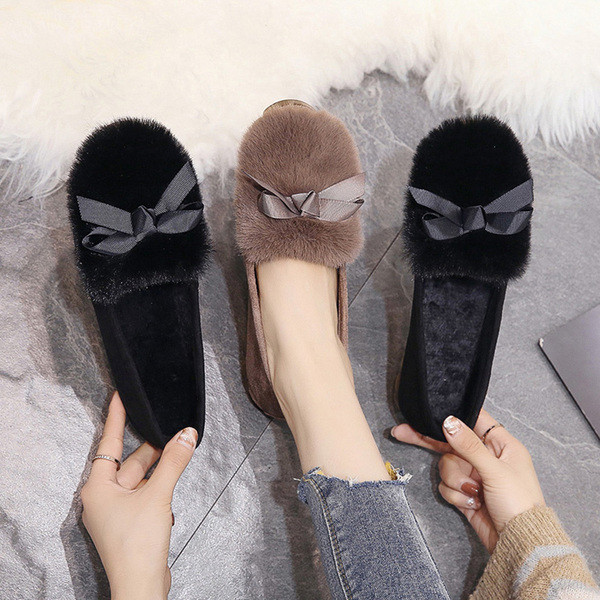 Öko velúrból készült modern női mokaszinok barna és fekete pehelyszínnel