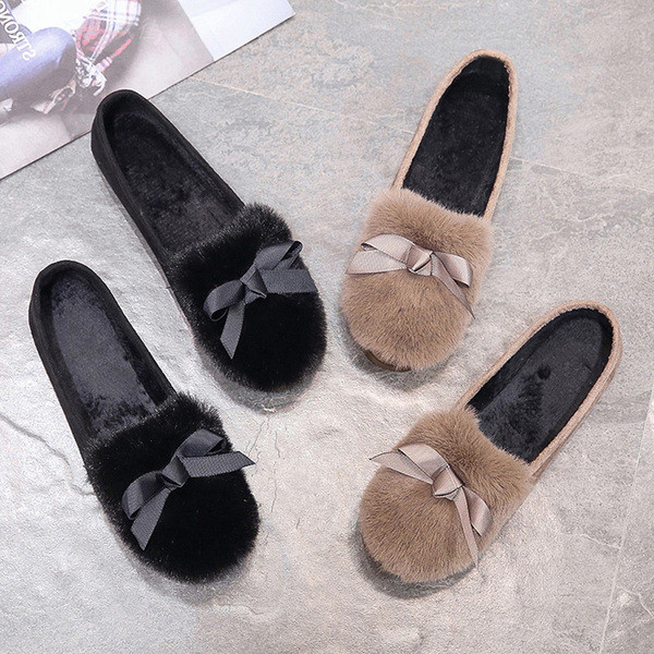 Öko velúrból készült modern női mokaszinok barna és fekete pehelyszínnel