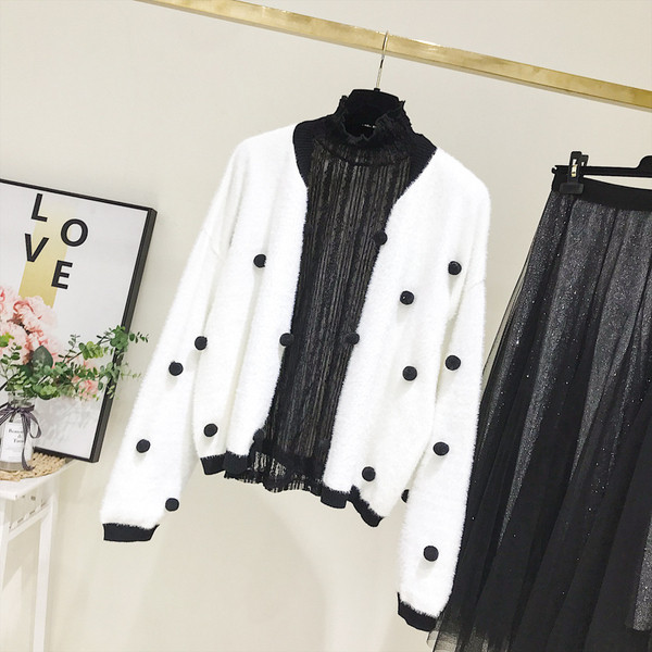 Vesta de dama actuala model nou cu element 3D in maro si alb