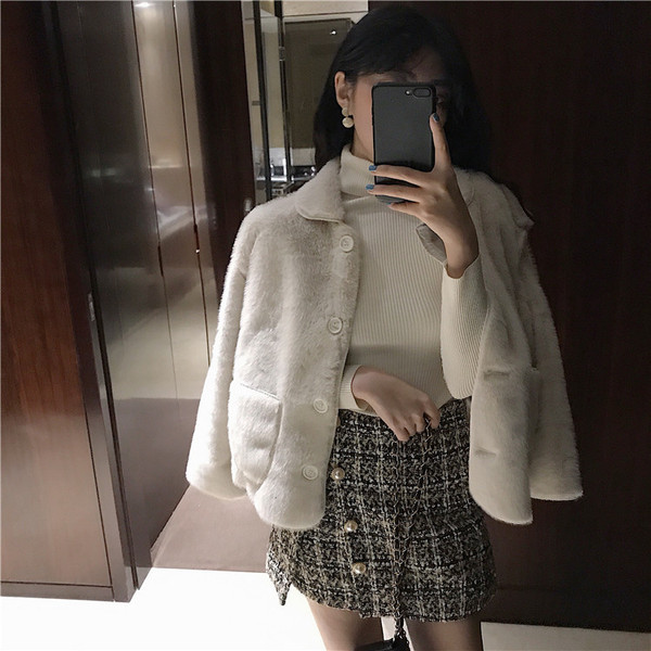 Модерно дамско късо палто с копчета в бежов и кафяв цвят