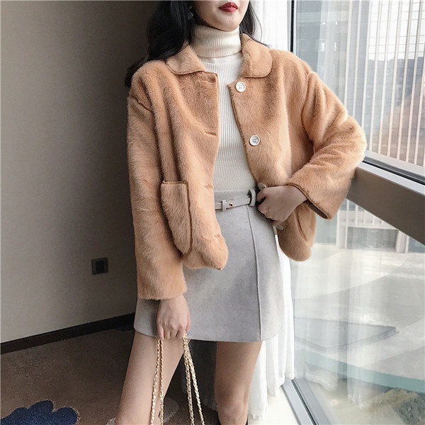 Модерно дамско късо палто с копчета в бежов и кафяв цвят