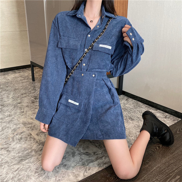 Set de cămașă și fustă scurtă de damă în albastru și bej