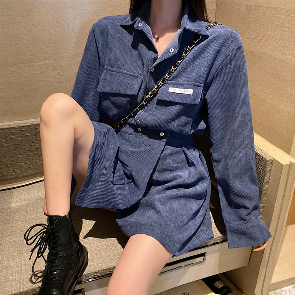 Set de cămașă și fustă scurtă de damă în albastru și bej