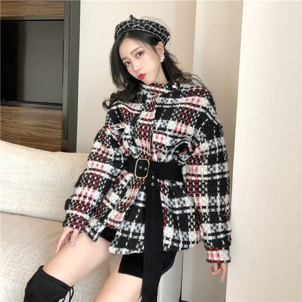 Стилно дамско карирано палто с колан в червен,черен и жълт цвят