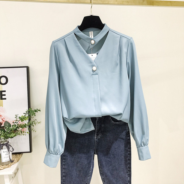 Camasa de dama model nou cu decolteu spitz - model lat in alb si albastru