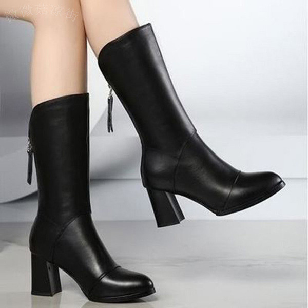 Ghete de dama moderne cu toc gros si fermoar de culoare neagra