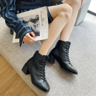 Cizme de dama din piele cu toc gros si sireturi in negru si bej