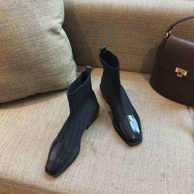 Γυναικέιες σύγχρονες μπότες κατάλληλες για το χειμώνα σε μαύρο χρώμα