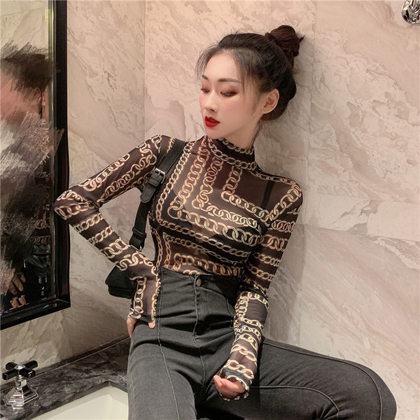 Bluză de damă modernă cu guler înalt și mâneci lungi