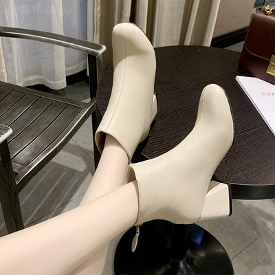 Cizme de dama moderne cu fermoar si toc gros in alb si negru