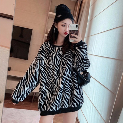 Pulover larg de dama modern cu model animal si decolteu oval