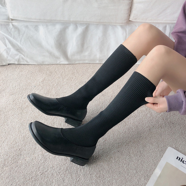 Cizme de dama de culoare neagra potrivite pentru iarna