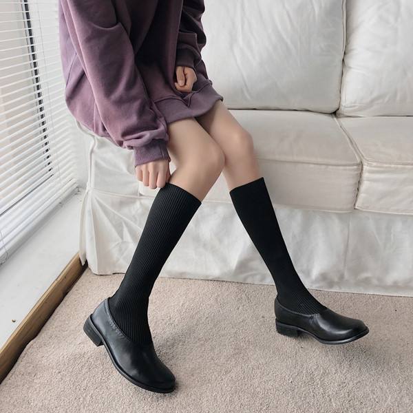 Cizme de dama de culoare neagra potrivite pentru iarna