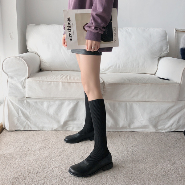 Cizme de dama de culoare neagra potrivite pentru iarna