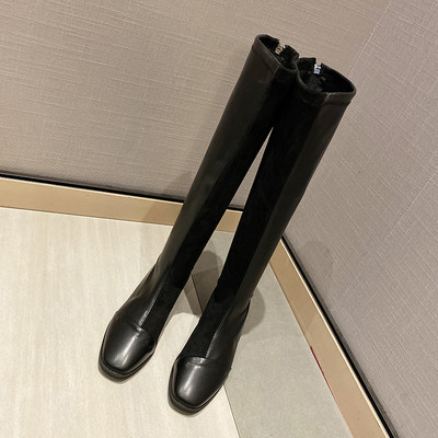 Női modern téli csizma alacsony sarkú fekete színben