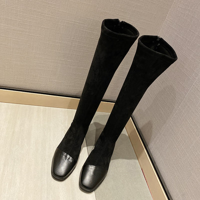 Női modern téli csizma alacsony sarkú fekete színben