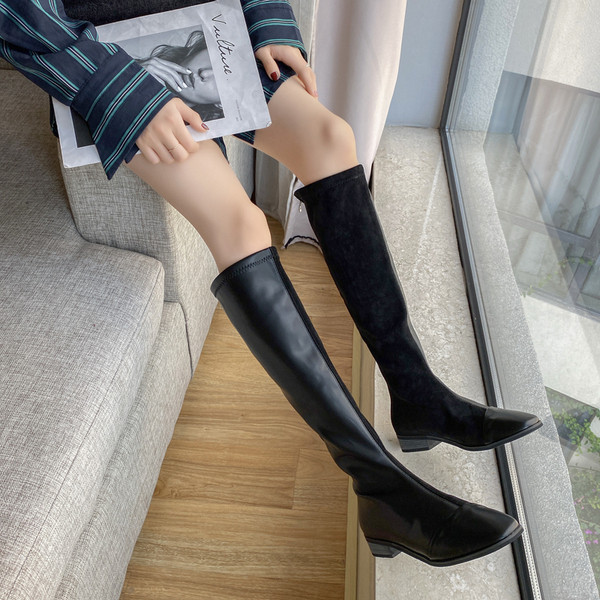 Női modern téli csizma alacsony sarkú fekete színben