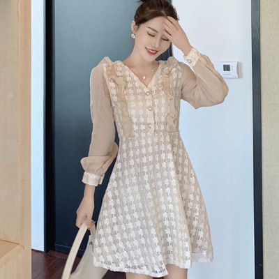 Rochie elegantă de damă, cu mâneci din tul și decolteu spitz în bej și negru