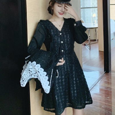 Rochie elegantă de damă, cu mâneci din tul și decolteu spitz în bej și negru