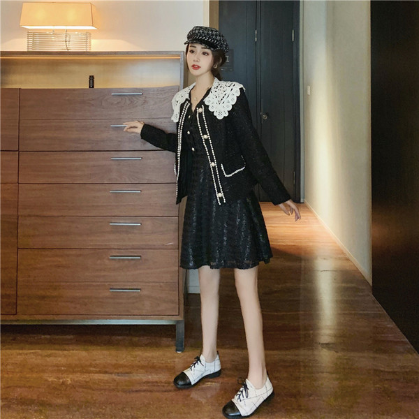 Rochie elegantă de damă, cu mâneci din tul și decolteu spitz în bej și negru