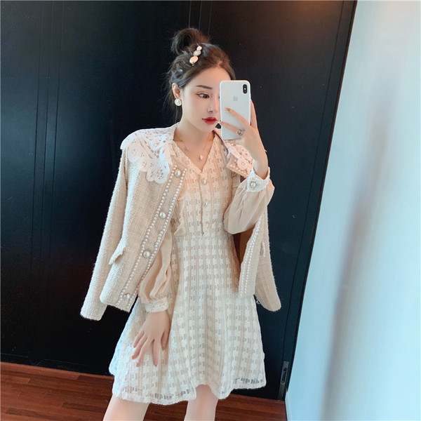 Rochie elegantă de damă, cu mâneci din tul și decolteu spitz în bej și negru