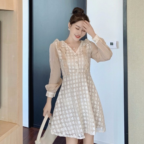 Rochie elegantă de damă, cu mâneci din tul și decolteu spitz în bej și negru