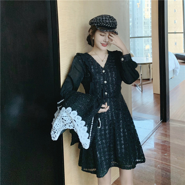 Rochie elegantă de damă, cu mâneci din tul și decolteu spitz în bej și negru