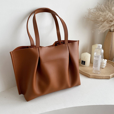 Καθημερινή γυναικεία τσάντα με κοντή λαβή