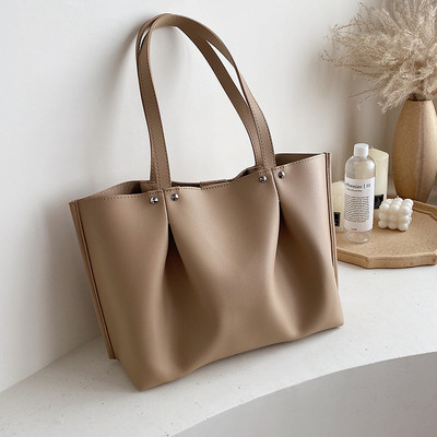 Καθημερινή γυναικεία τσάντα με κοντή λαβή