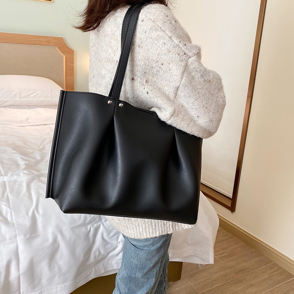 Καθημερινή γυναικεία τσάντα με κοντή λαβή