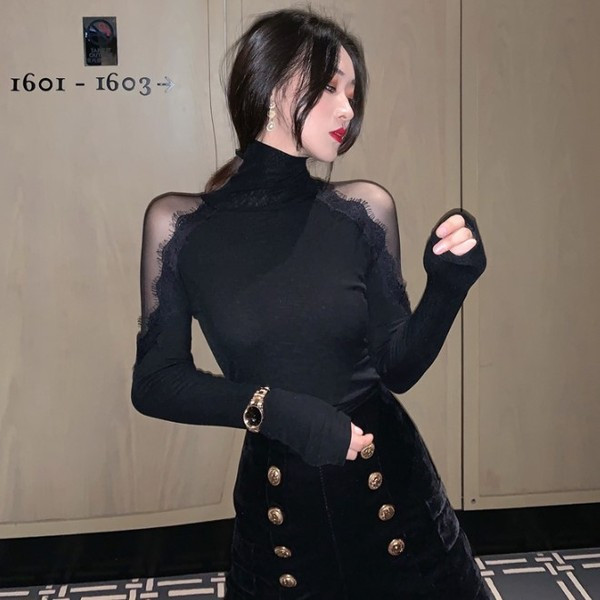 Elegáns testhezálló blúz pólógallérral és tüllvel