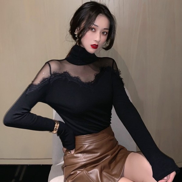 Elegáns testhezálló blúz pólógallérral és tüllvel