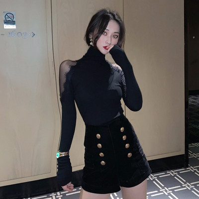 Bluză de damă elegantă în negru și guler polo