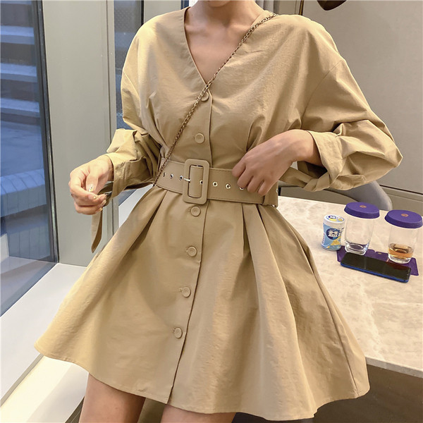 Rochie de dama modern croiala cu curea si nasturi in bej