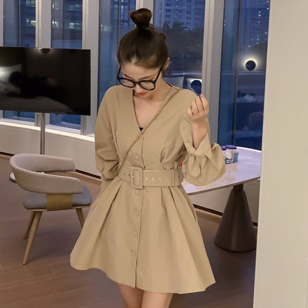 Rochie de dama modern croiala cu curea si nasturi in bej