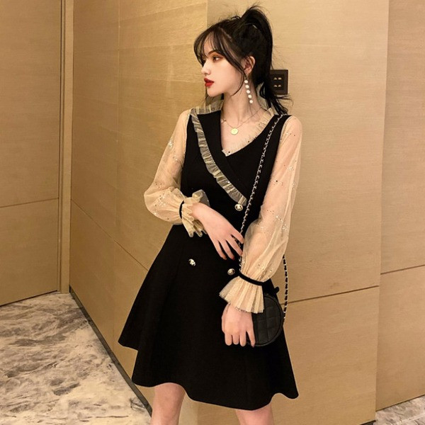 Rochie de dama eleganta cu tul si nasturi in negru