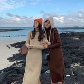 Hosszú kötött ruha pólógallérral - egyenes modell