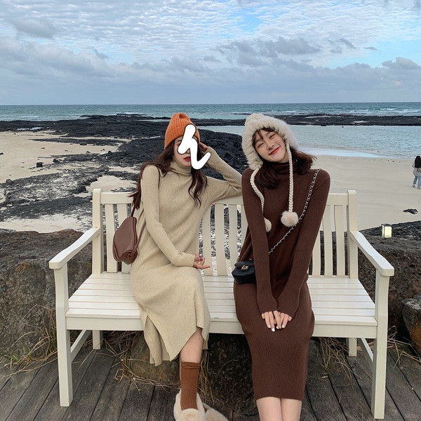 Hosszú kötött ruha pólógallérral - egyenes modell