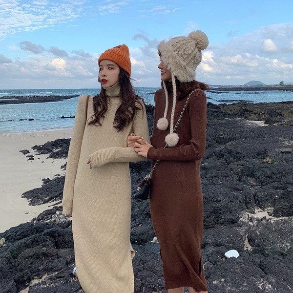 Hosszú kötött ruha pólógallérral - egyenes modell