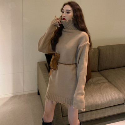 Hosszú, vastag pulóver pólógallérral, fekete és bézs színben