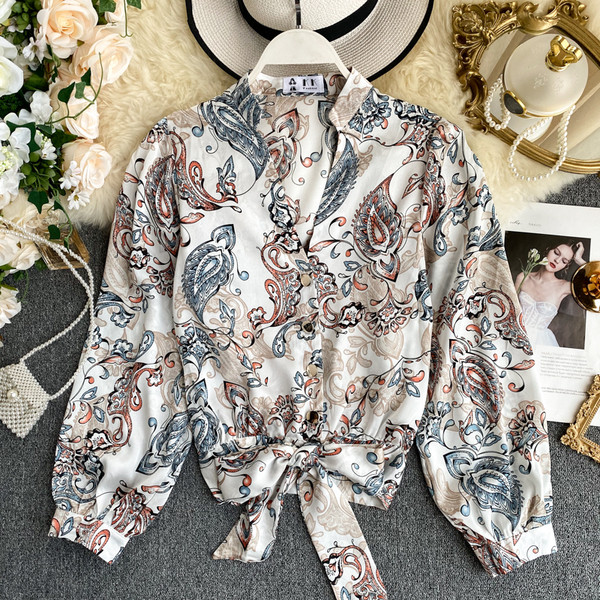 Cămașă elegantă de damă cu decolteu în V în alb și negru