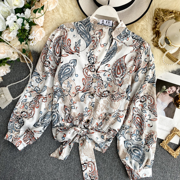 Cămașă elegantă de damă cu decolteu în V în alb și negru