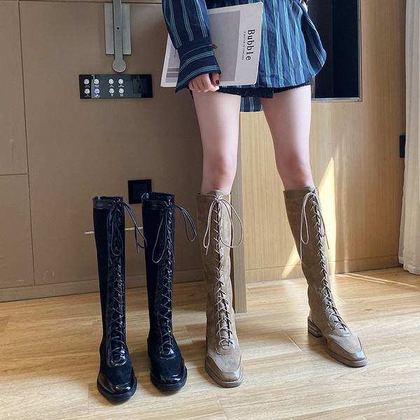 Ghete de dama moderne din piele intoarsa ecologica cu toc mic gros in negru si bej