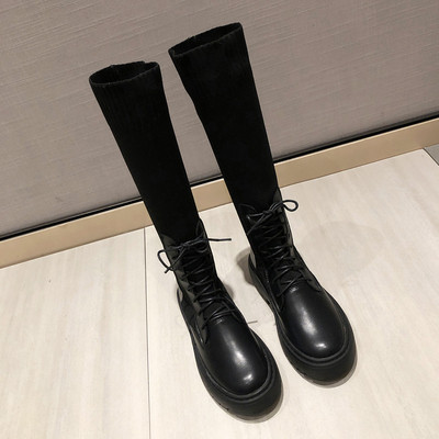 Lapos talpú és fűzős fekete női csizma új modellje