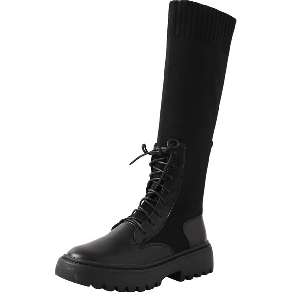 Lapos talpú és fűzős fekete női csizma új modellje